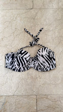 Load image into Gallery viewer, Chesca Underwire Top in B&amp;W Print
