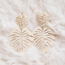 Load image into Gallery viewer, Monstera Drop Earrings in White

